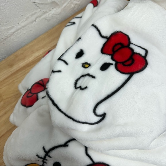 Hello Kitty Halloween Ghost Mummy Witch Blanket - Picture 4 of 5